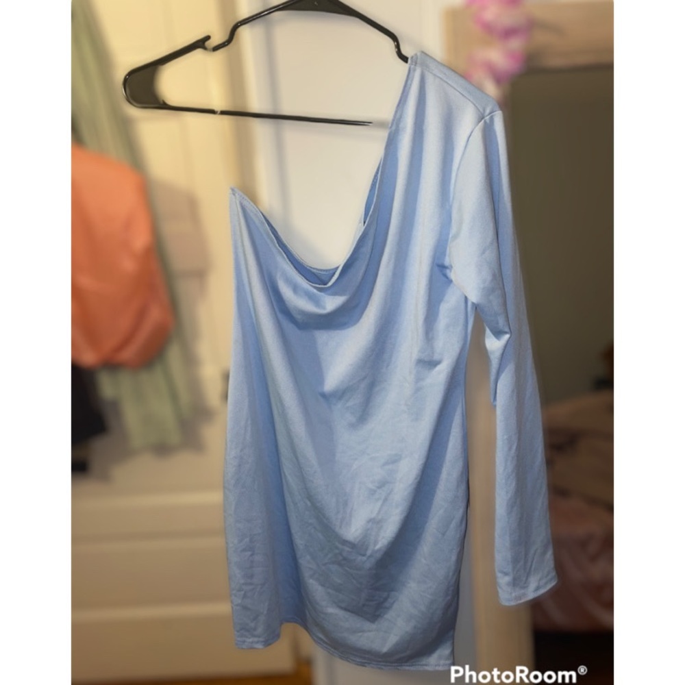 Light blue one shoulder dress💎